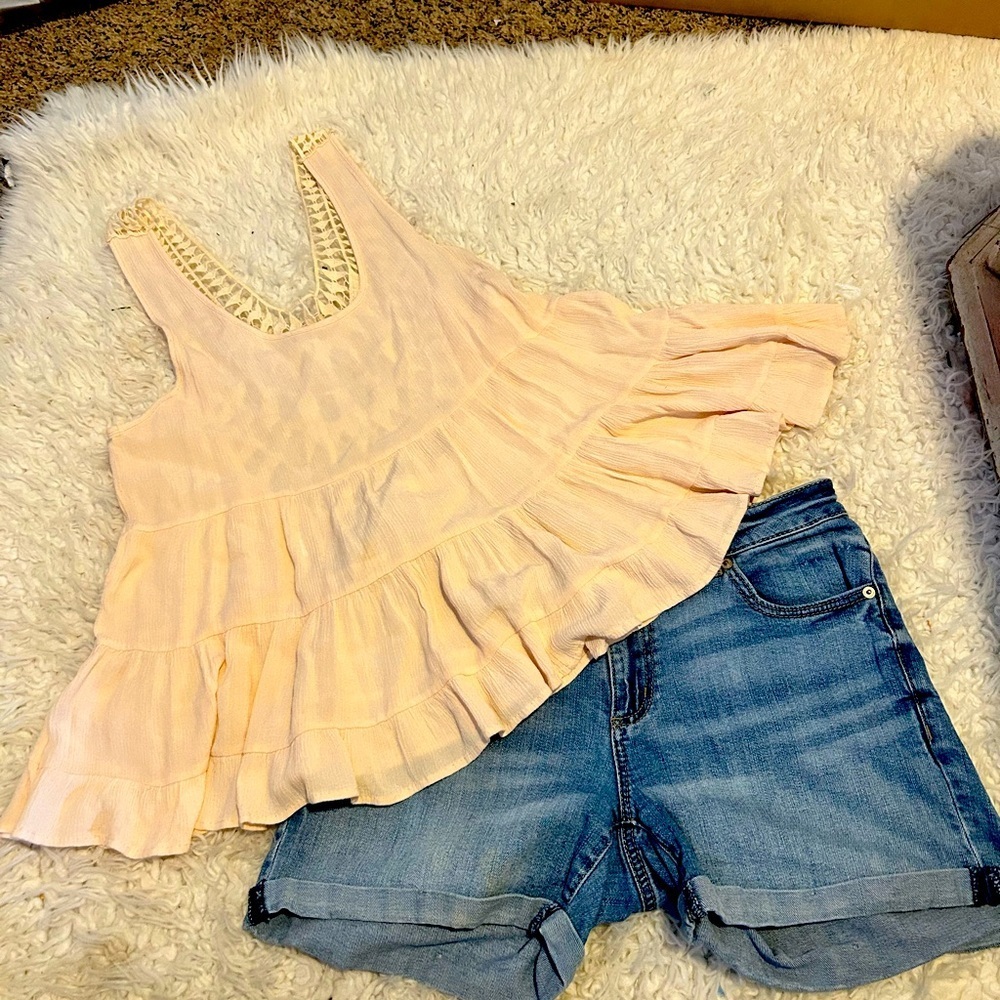 Lot win win Med lace top/garage women’s shorts size 9 ♥️#58